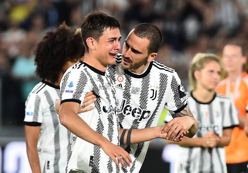 Penuh Haru, Tangis Paulo Dybala Pecah saat Jalani Laga Kandang Terakhir Bersama Juventus : Okezone Bola